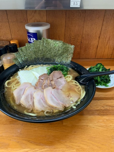 「チャーシュー麺大、ほうれん草、のり　硬め、濃いめ、多め」@横浜ラーメン 萬年家の写真