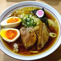 特製らーめん (太麺，950円)