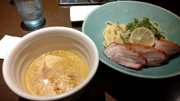 「つけ蕎麦「塩」1,000円＋釜焼きチャーシュー300円」@麺や 虎徹の写真