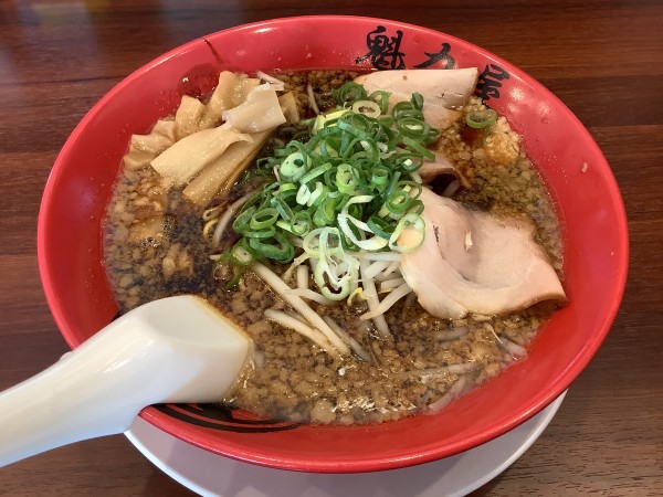 「京都漆黒醤油ラーメン　869円」@ラーメン魁力屋 大井松田店の写真
