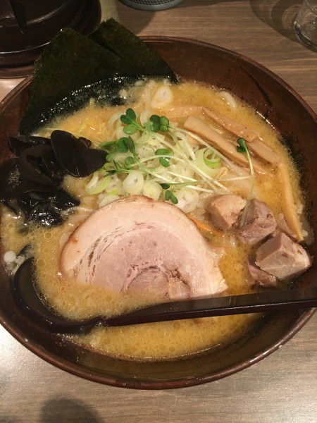 「味噌ラーメン(880円)」@白樺山荘 札幌ら〜めん共和国店の写真