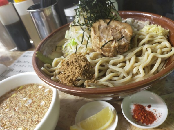 「塩ざる（細麺全粒粉）・大2（生姜・脂・山葵・火の粉別）」@自家製麺 まさき（非乳化） 2号店の写真