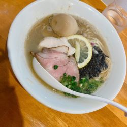 鮮魚と煮干しの鶏白湯〈限定〉味玉トッピング