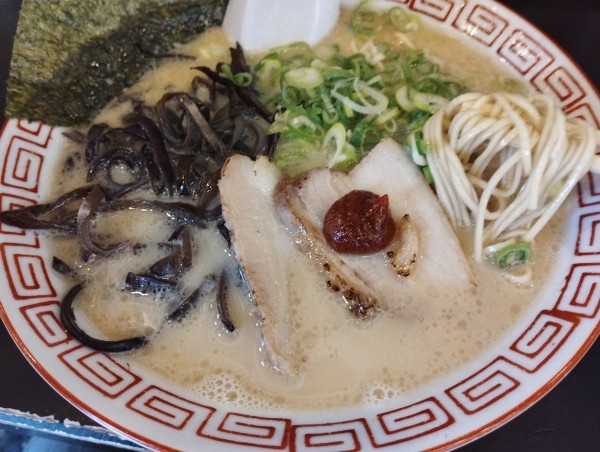 「ラーメン(750)」@博多ラーメン 替玉食堂 中央店の写真