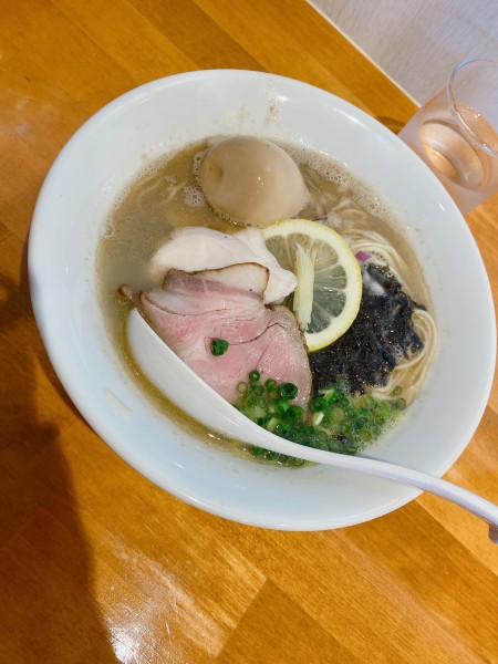 「鮮魚と煮干しの鶏白湯〈限定〉味玉トッピング」@とも笑〜tomoe〜の写真