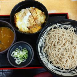 かつ丼セット(880円)+カレールー(クーポン)