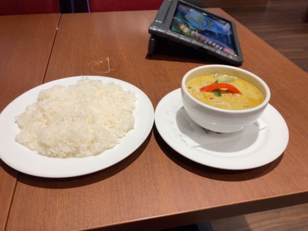 「グリーンカレー　¥1500」@SAPANA 水道橋西口店の写真