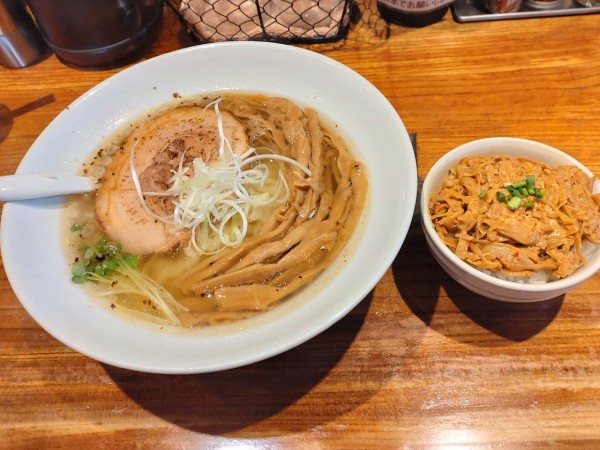 「穂先メンマラーメン塩大盛＋メンマ飯」@手打ちラーメン創房 舌笑家の写真