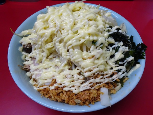 「小ラーメン（830円）＋つけ味冷や汁なし＋マヨビーム！NYW」@ラーメン二郎 中山駅前店の写真