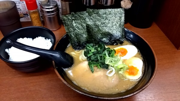 「らーめん（６５０円）＋味付玉子（１００円）」@らーめん せい家 町田店の写真