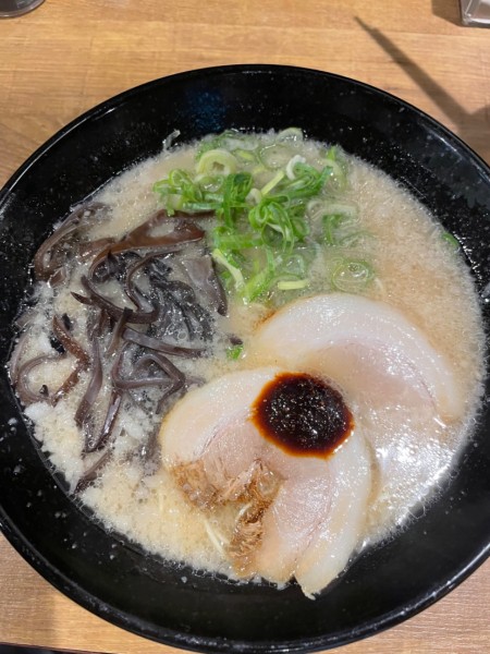 「とんこつラーメン」@元祖博多 中州屋台ラーメン 一竜 池袋東口駅前店の写真