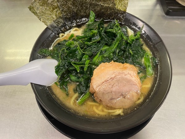 「豚骨醤油ラーメン」@横浜家系ラーメン武骨家 溝口店の写真
