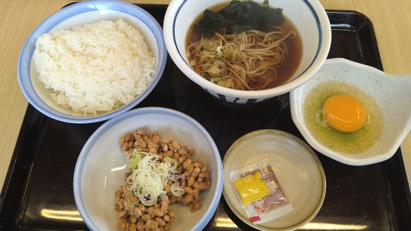 「菅谷の納豆朝定食、蕎麦」@山田うどん食堂 小平仲町店の写真