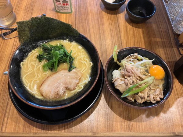 「ラーメンとスタめしハーフ」@壱角家 ふじみ野店の写真