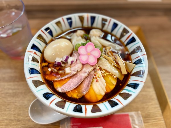 「特製わんたん冷やしえびそば(大盛り)」@えびそば 緋彩の写真