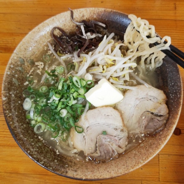 「塩バターラーメン」@ラーメン岡本っちゃんの写真