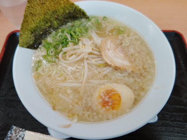 「にんたま塩ラーメン」@ゆにろーず 千葉ニュータウン店の写真