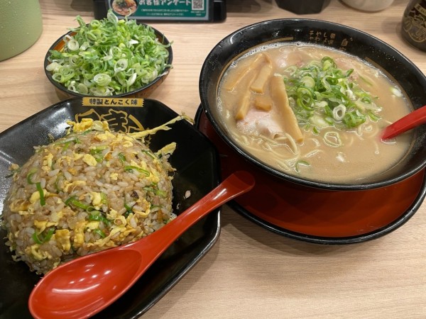 「特製ラーメン＋チャーハン」@うま屋ラーメン 天白店の写真