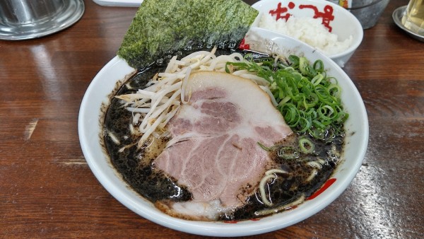 「ラーメン（870円）＋Aセット（餃子3個＋一口めし）」@なんつッ亭 秦野本店の写真