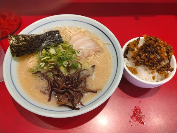 「本場博多ラーメン¥650+無料ライス」@本場博多ラーメン せまかっちゃん 神田店の写真