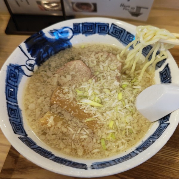 「背油塩ラーメン(820円)」@麺屋醤油塩之助の写真