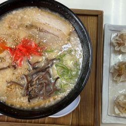 とんこつ味玉ラーメン、黒豚シューマイ