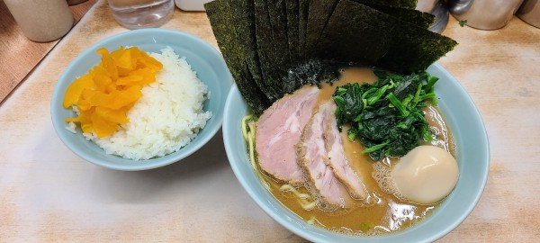 「志木盛ラーメン並」@横浜ラーメン 武蔵家 志木店の写真