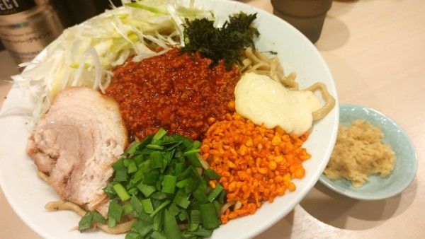 「麺増し600g・冷やし台湾まぜそば・しょうが・ねぎ(全部)」@鷹の目 蒲田店の写真