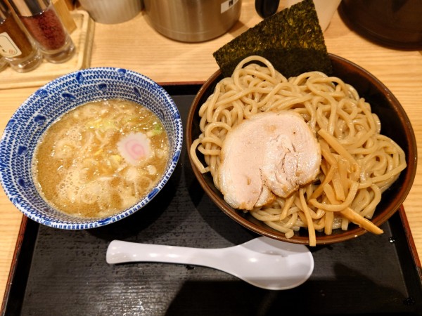 「つけ麺(あつもり)　中盛¥840」@舎鈴 田町駅前店の写真