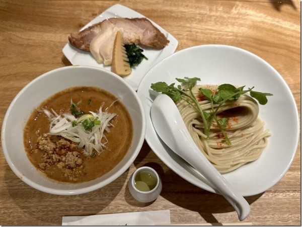 赤つけ麺(辛さ痺れ多め)