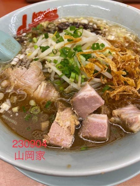 「焦がし醤油＋半ライス　1000」@ラーメン山岡家 厚木店の写真