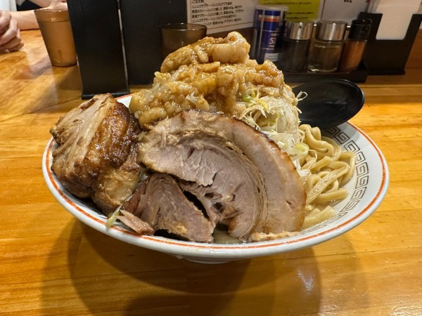 「ラーメン（250g・豚2枚・全部普通・ニンニク抜き）900円」@ラーメン伝次平の写真