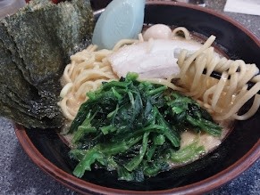 「濃厚豚骨醤油ラーメン(かため)(800)+のり(80)」@横浜家系ラーメン 鶴見家の写真