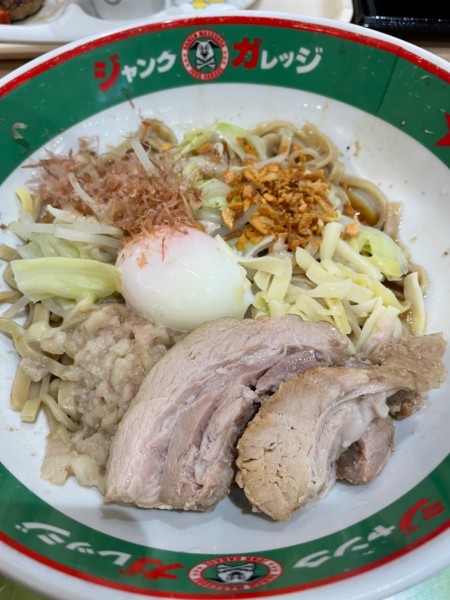 「まぜそば」@ジャンクガレッジ イオンレイクタウンmori店の写真