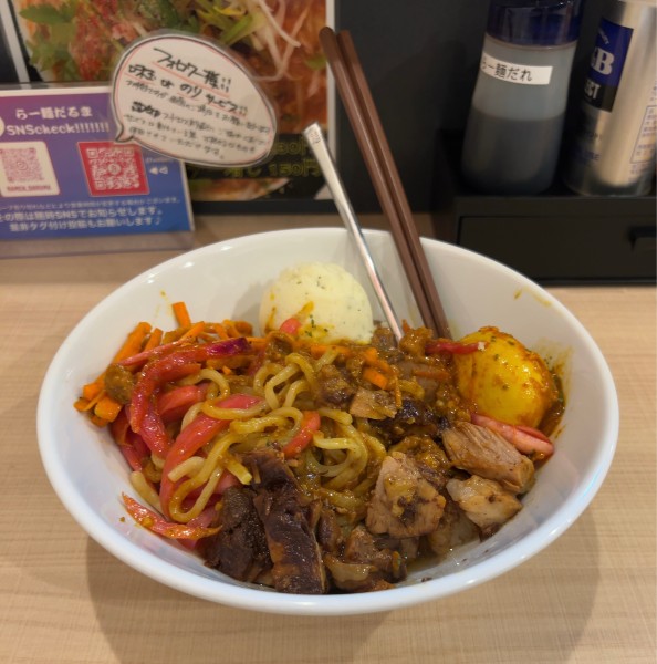 「スパイスカレーのまぜそば」@らー麺 だるまの写真