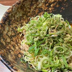 広島式汁なし担々麺2辛 + 温泉玉子