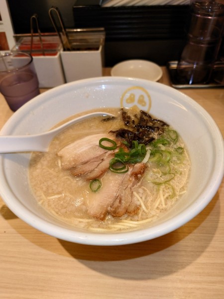 「豚骨ラーメン  硬め」@TOKYO 豚骨 BASE MADE by 博多一風堂 ecute品川サウス店の写真