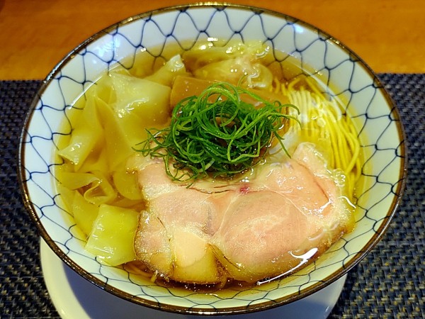 「塩煮干わんたん中華そば」@柴崎亭の写真