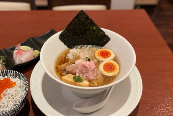 「【限定】冷やし煮干しらぁ麺¥1100、海鮮丼¥500」@酒肴場 屯の写真