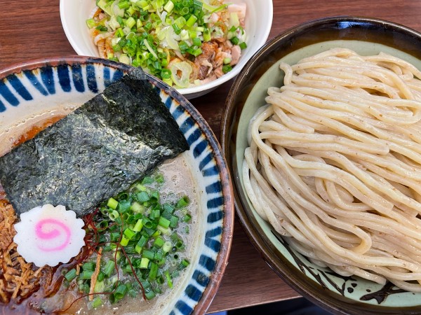 「辛搾り／冷・中盛（1020円）,ねぎ肉めし（300円）」@つけめん 三三㐂の写真
