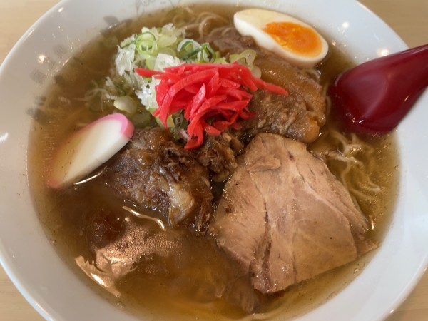 「沖縄そば風軟骨ラーメン・縮れ麺900円」@麺食処 じゅんちゃん家の写真