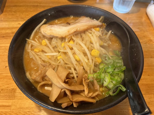 「大盛月形味噌らーめん　太麺　1155円」@北海道ラーメン 月形の写真