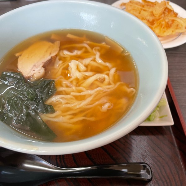 「和風ラーメン 600円 かきあげ 50円」@手打ちうどん たらっぺの写真