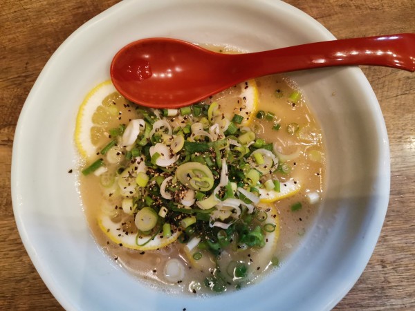 「レモンとんこつらーめん」@麺也オールウェイズ ココウォーク店の写真
