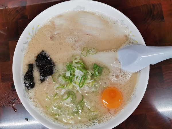 「生卵入りラーメン」@来久軒の写真