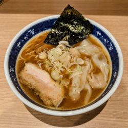 海老入りわんたん麺　1,090円