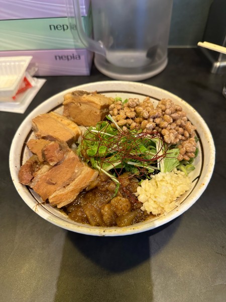 「トロ肉まぜそば+納豆+こってり」@麺屋 はるか 秋葉原店の写真