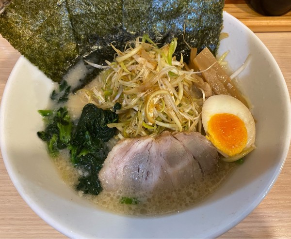 「たちひららーめん　900円」@塩豚骨らーめん たちひらの写真