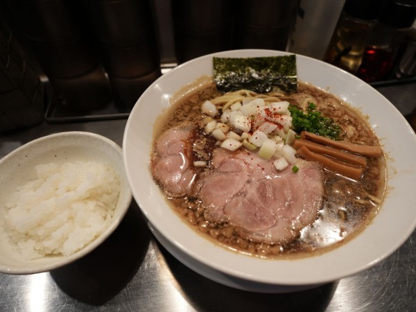 「背脂ジョニー＋小ライス」@麺屋 愛心 TOKYO 町屋店の写真
