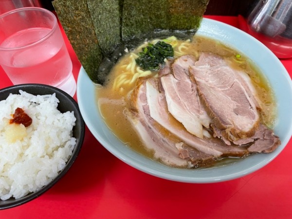 「チャーシューメン並　ライス小」@横浜家系ラーメン 心家の写真